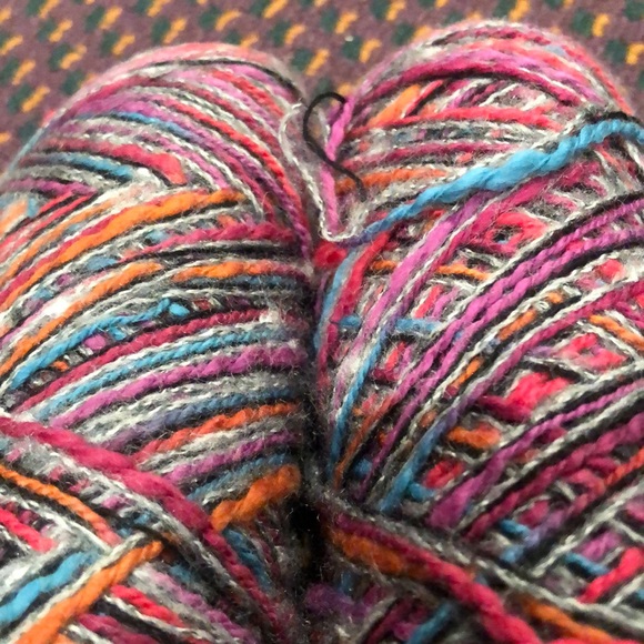 4. skeins 3. ply multi tone variegated yarn - Picture 4 of 13